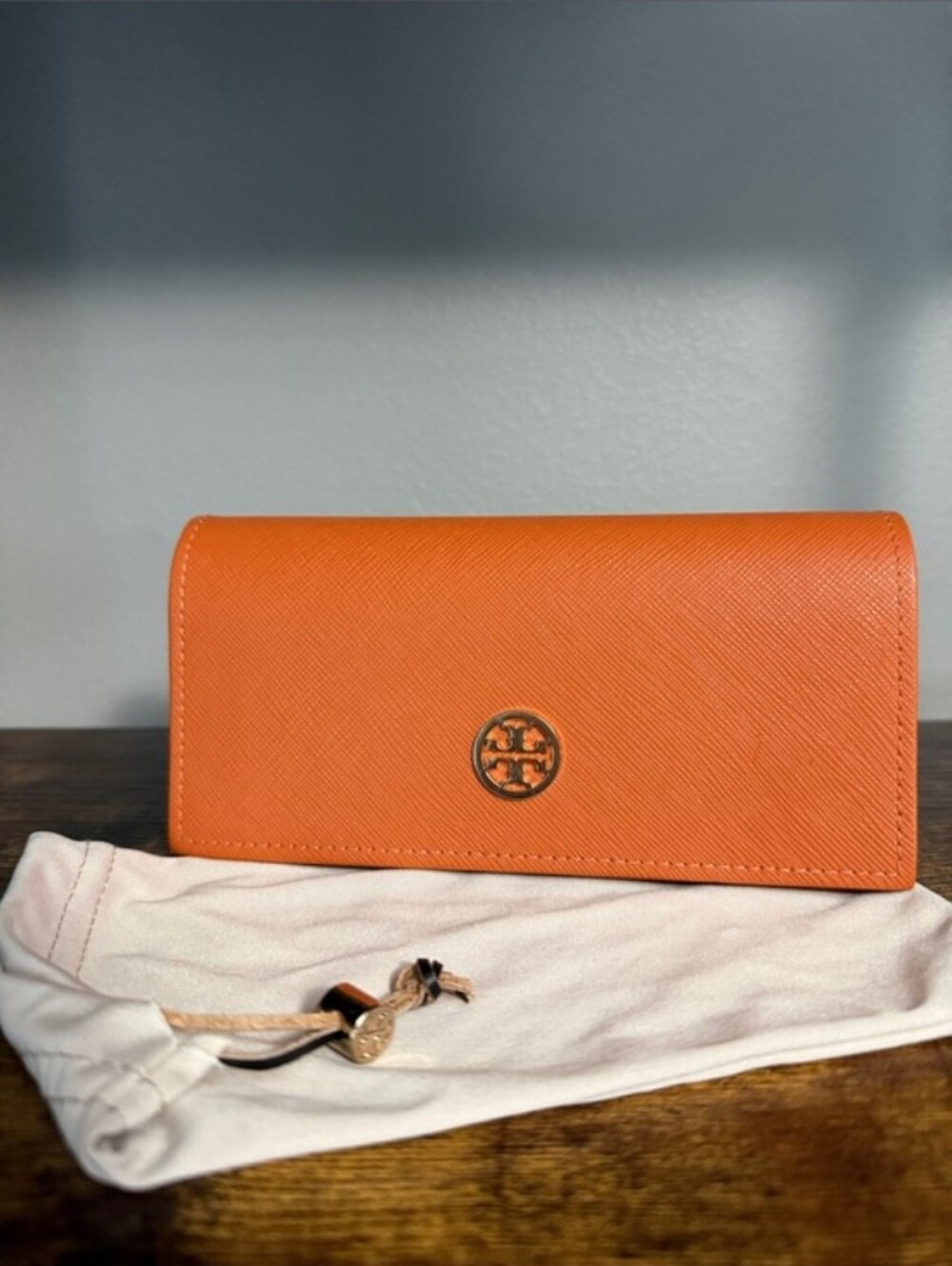 Tory Burch-2pc Sunglass Case & Drawstring Dust Bag 🧡